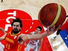 panlský rozehráva Sergio Llull zakonuje na argentinský ko.