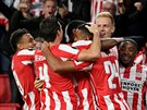 Fotbalisté PSV Eindhoven se radují z gólu Tima Baumgartla.