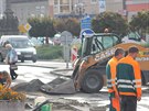 Stavebn firma zahjila opravu prtahu Chlumce nad Cidlinou (11. 9. 2019).