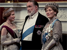 Kate Phillipsová, Simon Jones a Geraldine Jamesová ve filmu Panství Downton...