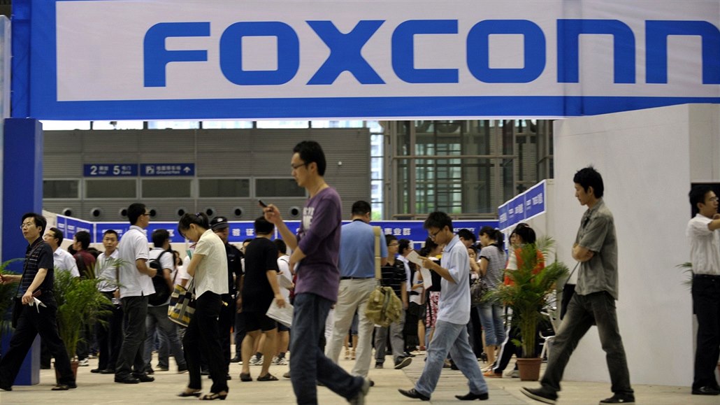 Spole�nost Foxconn, kde se vyrábí iPhone 5.