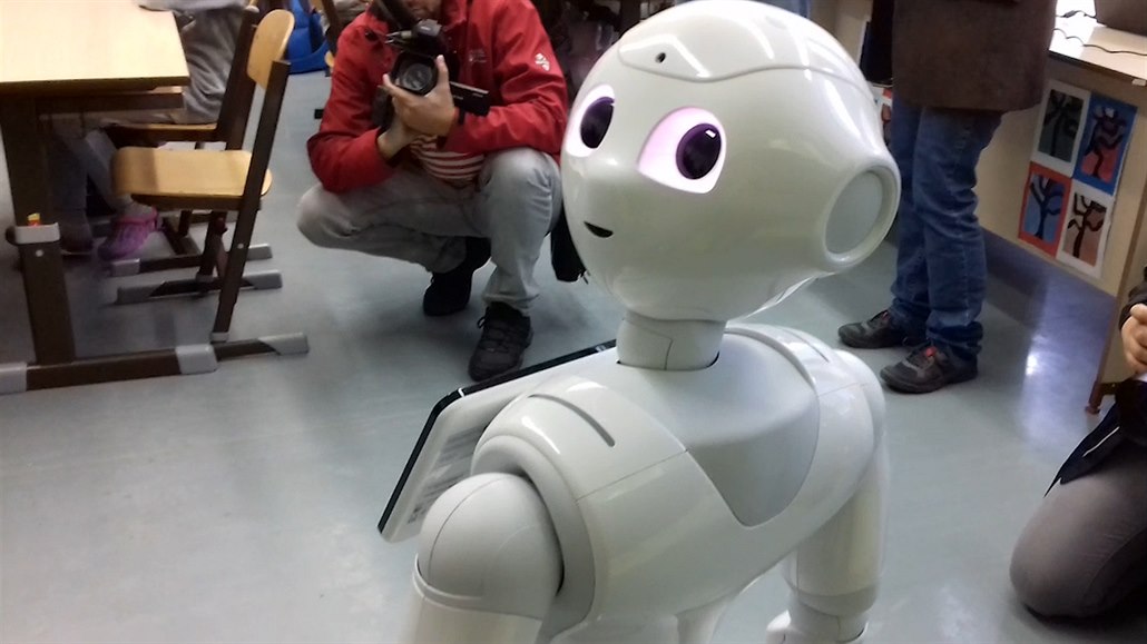 Na ústecké základce začal s výukou žáků pomáhat humanoidní robot Ruby