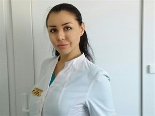 Falešná lékařka Alyona Verdyová operovala desítky lidí.