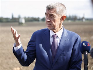 Babiš začal prohlídku ve vytipovaném pozemku v Letňanech, který je nedaleko...