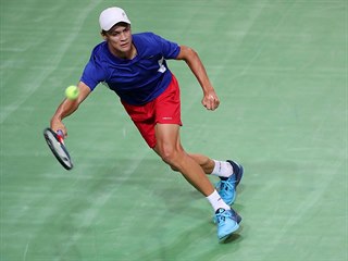 Jonáš Forejtek v rozhodujícím utkání Davis Cupu proti Bosně a Hercegovině.