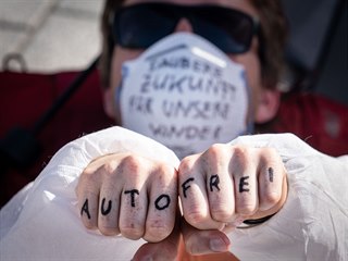 Aktivisté bojující proti změnám klimatu pokračují v protestech proti...