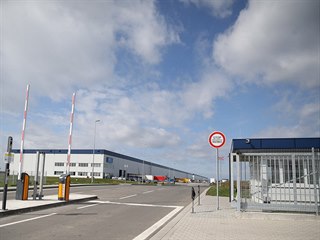 V současnosti u brněnského letiště fungují dvě haly, ani jedna však není...