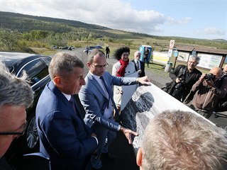 Premiér Andrej Babiš u jezera Milada. Jeho vláda bude hledat peníze na...