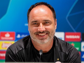 Hlavní trenér Jindřich Trpišovský na tiskové konferenci Slavie před...
