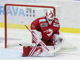 Třinecký gólman Patrik Bartošák
