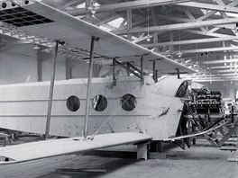 Stavba prototypu dopravního letounu Avia B.H.25