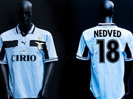 PAVEL NEDVD (Lazio ím). Nedvdv dres z roku 1998, kdy druhým rokem...