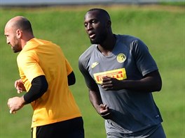 Belgick točnk Romelu Lukaku (vpravo) na trninku Interu Miln před...