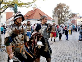 Letoním zpestením byla pehlídka nových kostým lechtic, dvorních dam a...