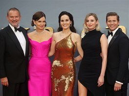 Hugh Bonneville, Elizabeth McGovernová, Michelle Dockery, Laura Carmichaelová a...