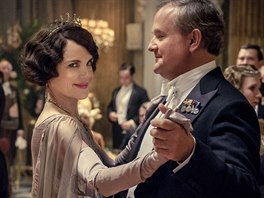 Elizabeth McGovernová a Hugh Bonneville ve filmu Panství Downton (2019)