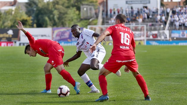 FC Zbrojovka Brno (červen) vs. SK Leň. Momentka z regionlnho derby.