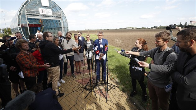 Babi zaal prohldku na vytipovanm pozemku v Letanech, kter je nedaleko konen metra C. (17. z 2019)