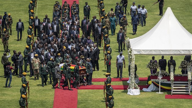 Zimbabwe se rozlouila s nkdejm dlouholetm autoritskm prezidentem Robertem Mugabem. (14. z 2019)