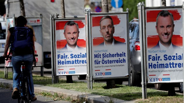 Pedvolebn plakty Norberta Hofera a bvalho ministra vnitra Herberta Kickla ze Svobodn strany Rakouska (11. z 2019)