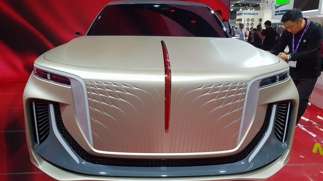 Koncept mamutího SUV čínské značky Hongqi představený na autosalonu ve Frankfurtu