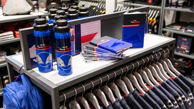 Hrakstv Hamleys v Praze rozjelo netradin spoluprci. Obchod v obchod si otevela znaka Red Bull se svmi doplky.