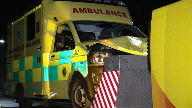 Nehoda policejn Octavie a sanitky v Nymburce (13. z 2019)