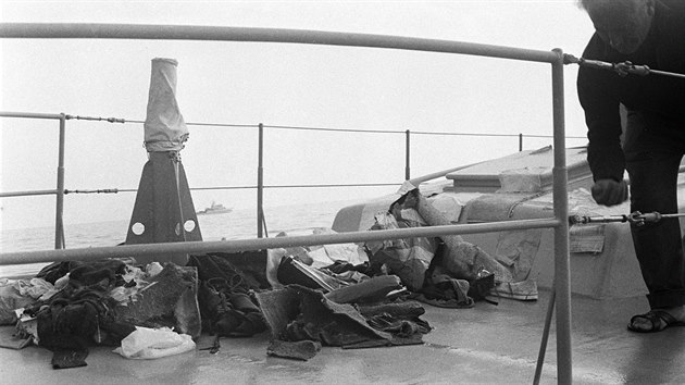 Vyloven trosky a osobn vci z havarovanho letadla Air France (11. z 1968)
