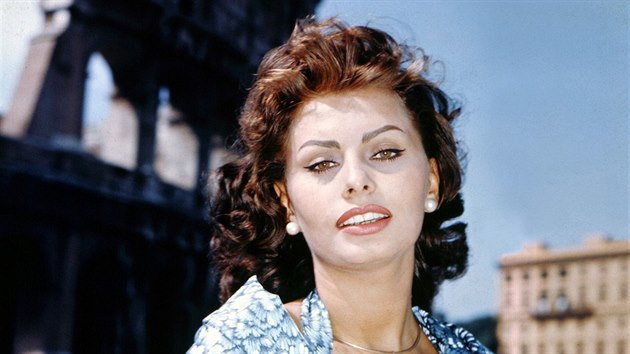 Sophia Lorenová ve snímku Boy on a Dolphin (1957)