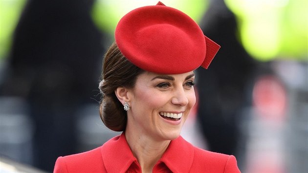 V dubnu 2011 se princ William oenil s Catherine Middletonovou. Jej krlovsk Vsost vvodkyn z Cambridge, kterou vichni znaj jako Kate, se stala mdn ikonou, jej styl kopruj eny po celm svt.