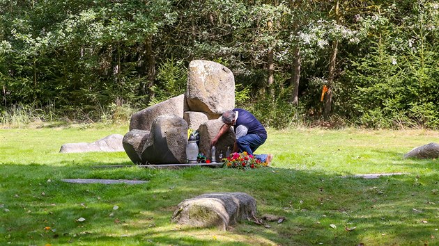 Pamtnk v Letech, pobl kterho archeologov objevili hroby.