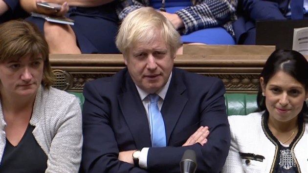 Britsk premir Boris Johnson pot, co parlament zamtl pedasn volby. (10. z 2019)