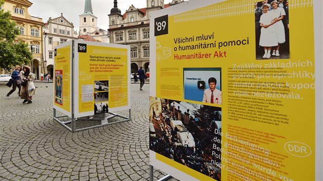 Unik�tn� dosud nepublikovan� sn�mky v�etn� p��b�h� uprchl�k� z NDR jsou na Mal� Stran� k vid�n� do 1. ��jna.