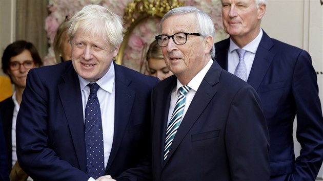 Britsk premir Boris Johnson se poprv setkal s pedsedou Evropsk komise Jeanem-Claudem Junckerem. (16. z 2019)