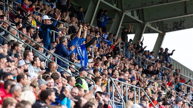 Zaplněn hleditě Androva stadionu v Olomouci při exhibičn Zpasu stolet k oslavě stho vroč zaloen Sigmy Olomouc. Na ligov utkn vak divků chod mlo.