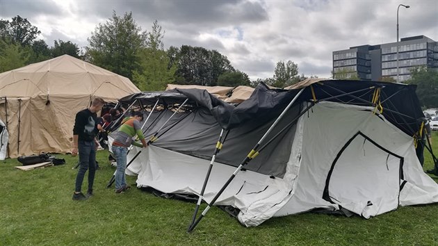 esk traumatm trnuje v arelu fakultn nemocnice v brnnskm Bohunicch. Lkai i nelkat pracovnci maj k dispozici stany i zkladn sociln zzem. Zkladna stanu st do nkolika specializovanch mstnosti a tak zdravotnickho skladu.