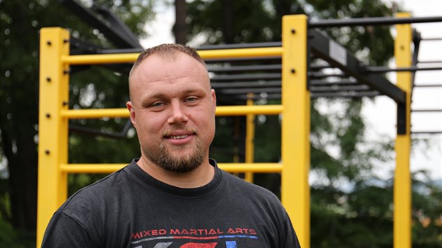 Čistě MMA se Radek Sachr začal věnovat v roce 2008. Předtím se zhruba pět let věnoval Judu, Allkampf-jitsu, Karate a Grapplingu.