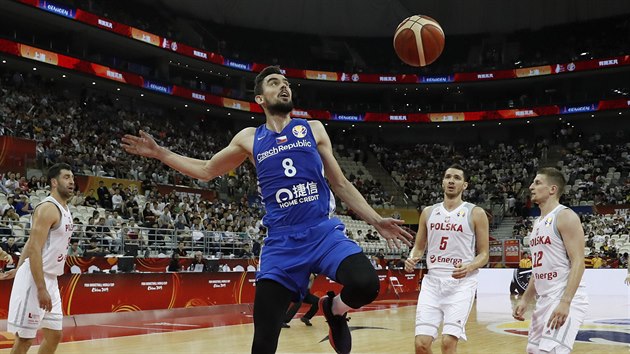 Český basketbalista Tomáš Satoranský právě skóroval v utkání mistrovství světa proti Polsku.