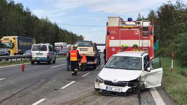 Na dlnici D5 ve smru na Prahu se srazilo pt aut. (11.9.2019)