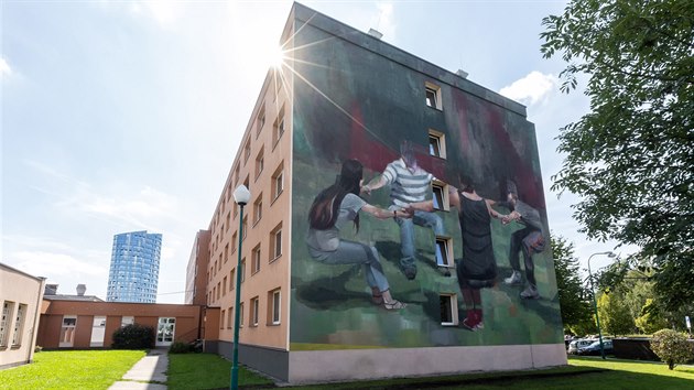 Jedna ze dvou hlavních sedmnáctimetrových muralových maleb, které vznikly v Olomouci v rámci Street art festivalu. Autorem díla na vysokoškolské koleji J. L. Fischera je celosvětově známý britský umělec Wasp Elder.