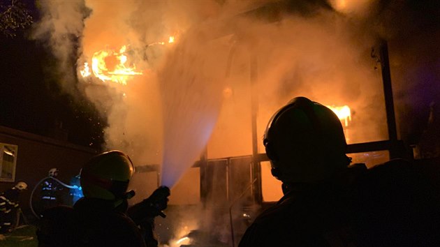 Jednu z chat v rekrean oblasti u Blkovic-Laan na Olomoucku poniil velk por.