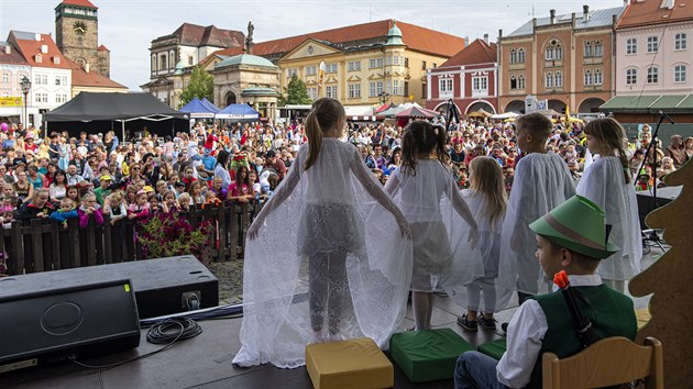 V Jin zaal 11. z 2019 pohdkovm prvodem 29. ronk festivalu Jin - msto pohdky.