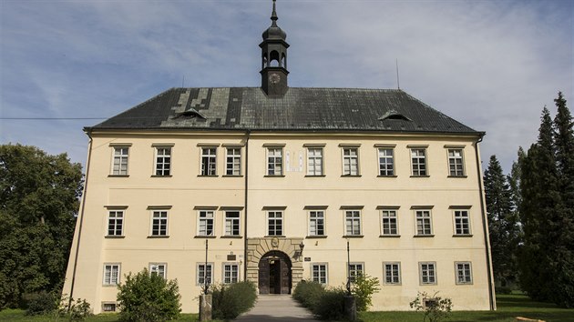 V zámku v Kopidlně sídlí střední zahradnická škola, areál potřebuje opravy.