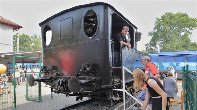 Parní lokomotivu přezdívanou Kafemlejnek okamžitě začali obdivovat cestující na nádraží Ostrava střed.