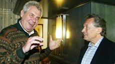 Milo Zeman a Karel Gott pi setkání v roce 2004