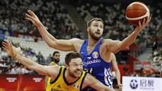 eský basketbalista Martin Kí bhem tvrtfinále MS s Austrálií vyhrál souboj...