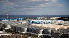 Akumulační nádrže na radioaktivní vodu ve fukušimské jaderné elektrárně, kterou...