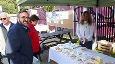 Simona Vla�imská (vpravo) v�novala kolá� i nám.