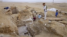 Egyptoloka Veronika Dulíková bhem archeologického výzkumu Anchiresovy hrobky...