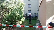 Ped domem v Teplicích nali dva mrtvé